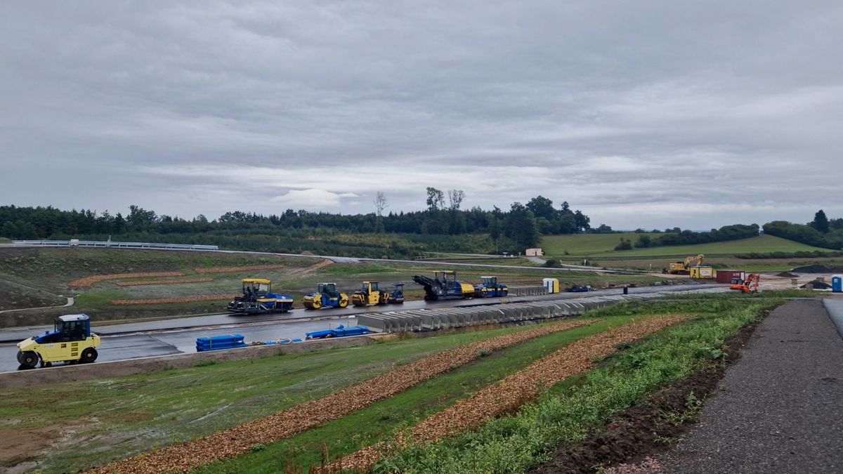 Dopravní peklo ve Vysokém Mýtě skončí v prosinci